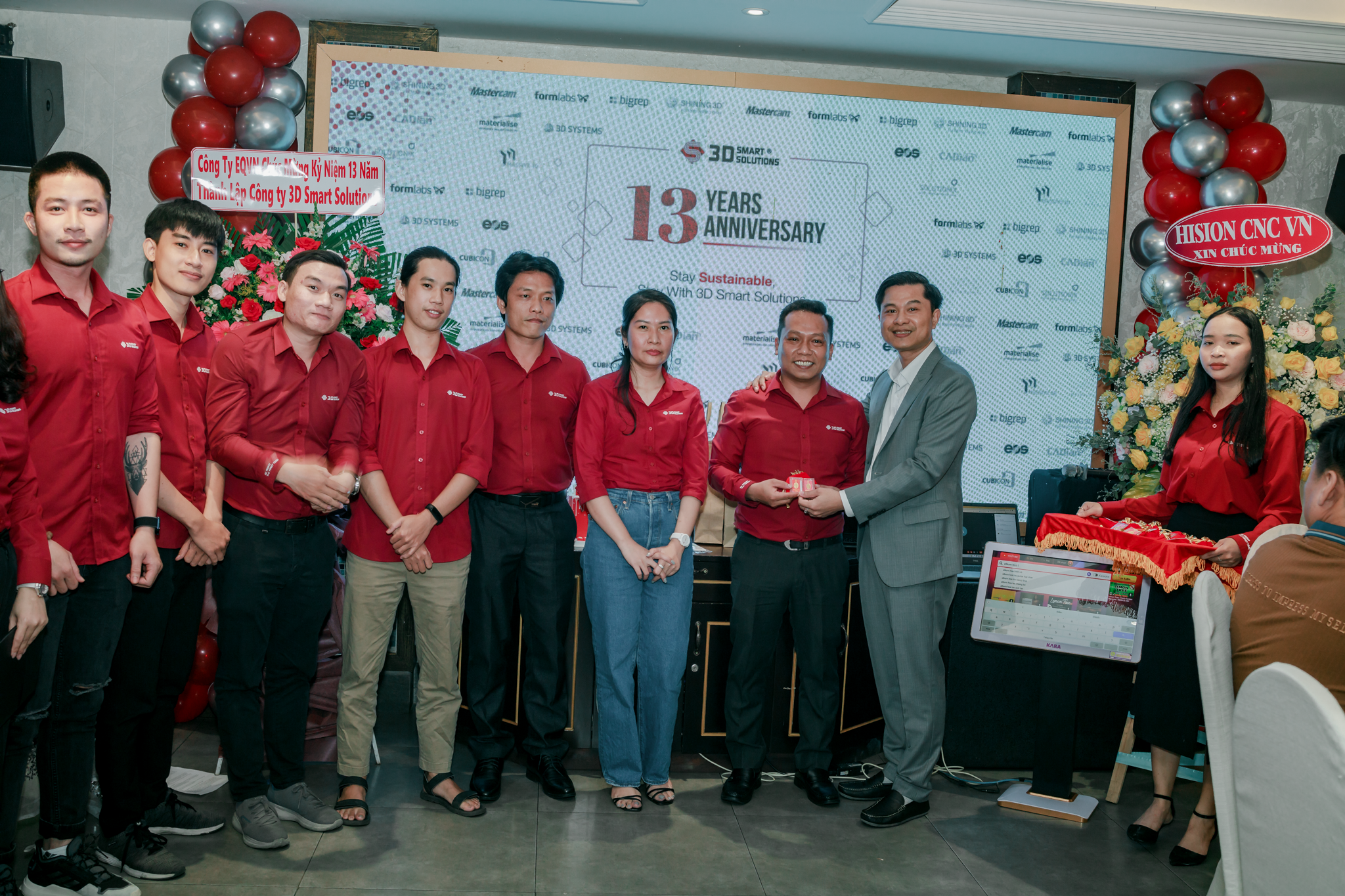 Tặng quà cho nhân viên 3DS có thâm niên