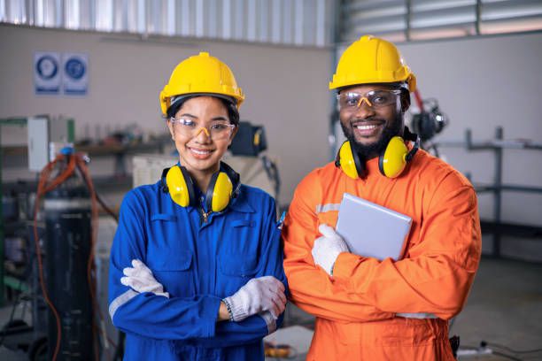 Trang phục bảo hộ cần trang bị khi điều khiển máy CNC
