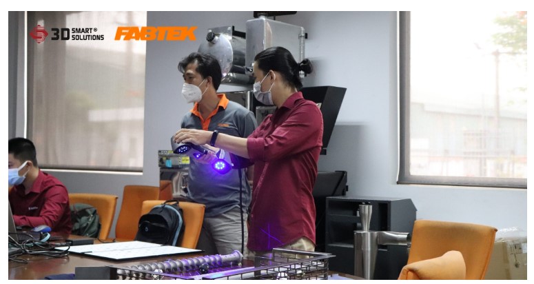Hình ảnh Kỹ sư 3DS hướng dẫn và chuyển giao công nghệ 3D cho FABTEK để ứng dụng cho việc quản lý hàng tồn kho hiệu quả